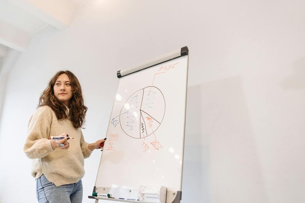 Femme de ménage à antibes : qualité et fiabilité assurées